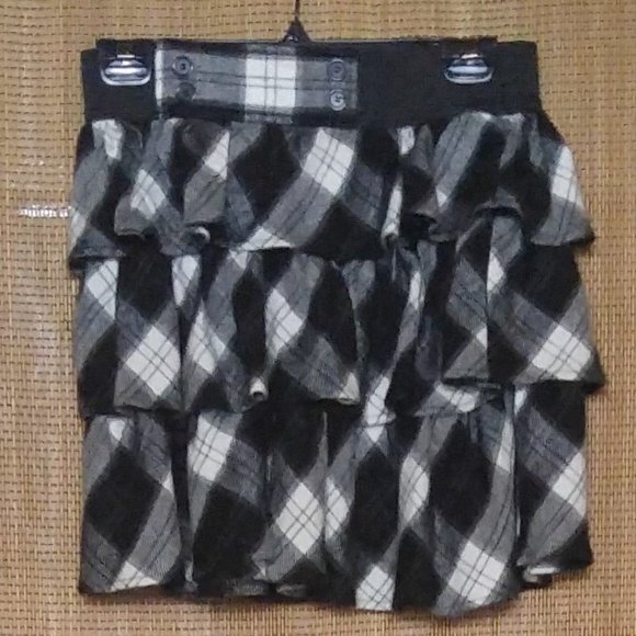 Black and White Plaid Knit Elastic Waist Skirt - Picture 1 of 3